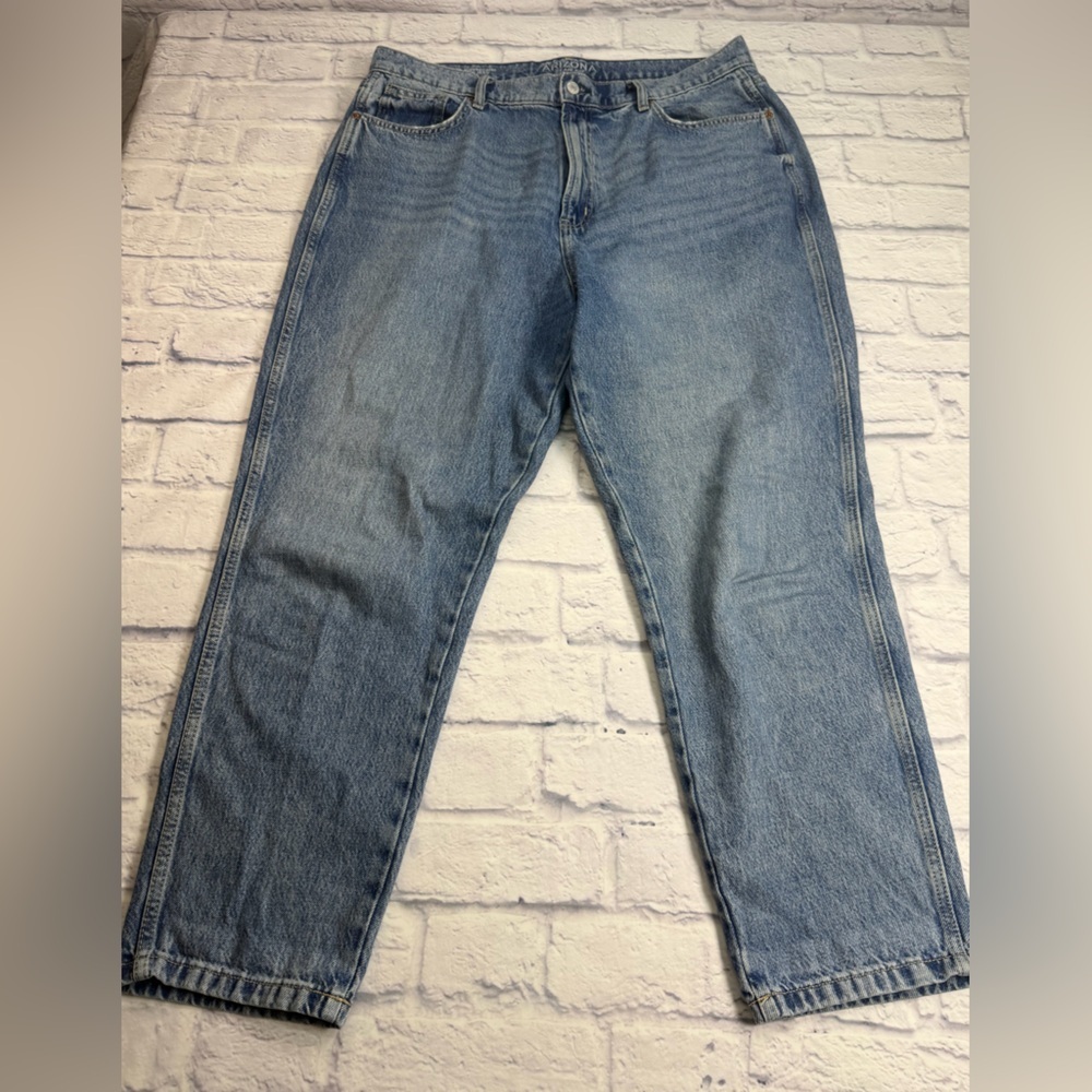 Arizona Jean Company High-Rise Mom Jeans. Size 16/17.